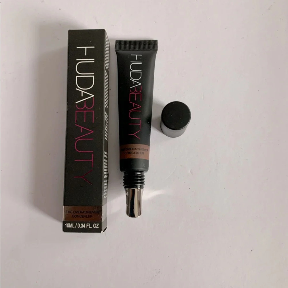 HUDA BEAUTY The Overachievers Concealer High Coverage ( Chocolate Chip 38R)